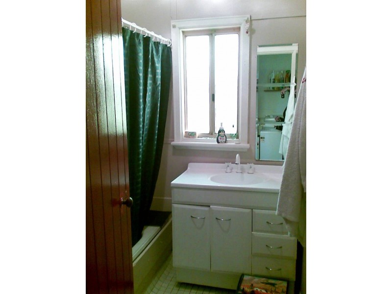 5 Jinda Road, Koongamia WA 6056