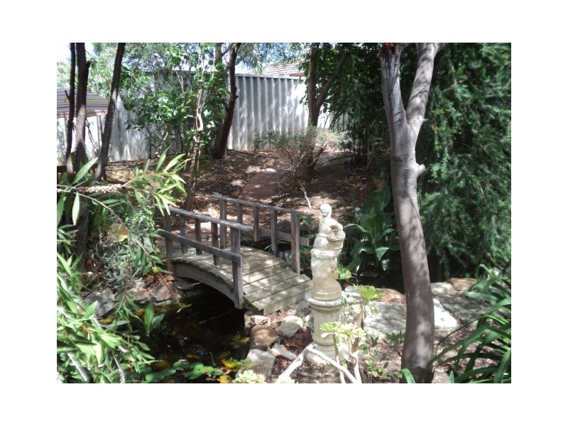 6 Valley Brooke Drive, Caversham WA 6055