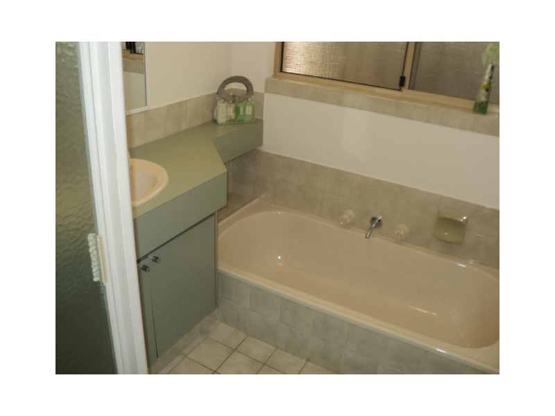 6 Valley Brooke Drive, Caversham WA 6055