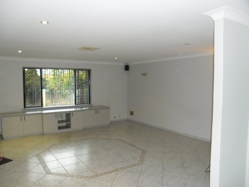 10 Meechin Way, Beechboro WA 6063