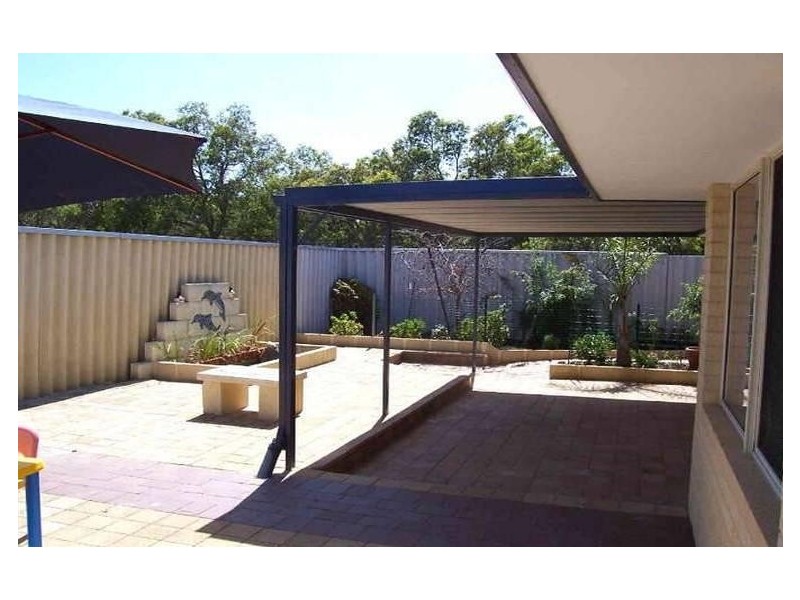 8 Pikes Close, Caversham WA 6055