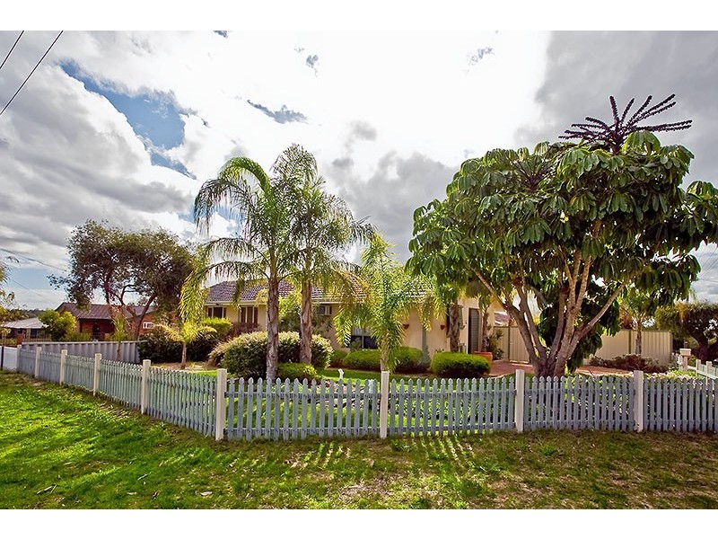 6A Woolgar Way, Lockridge WA 6054