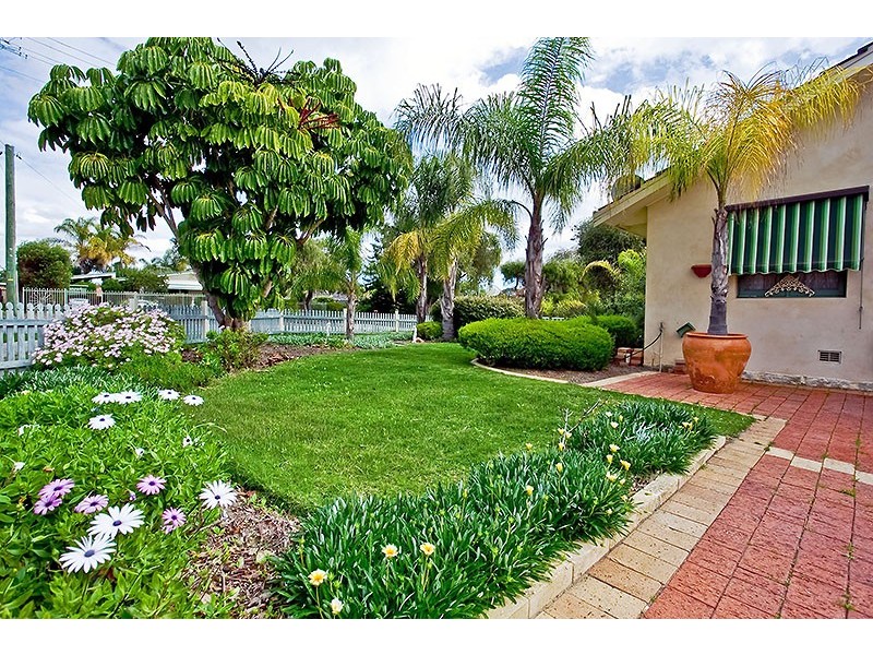 6A Woolgar Way, Lockridge WA 6054