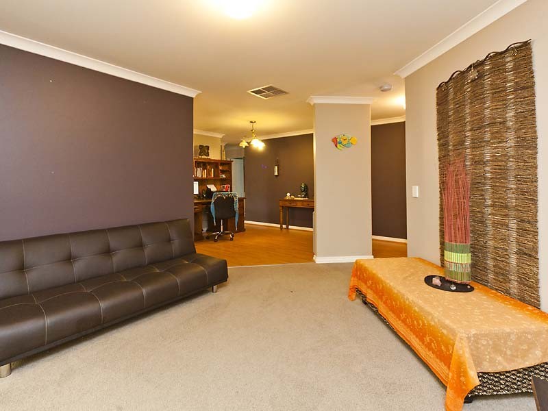 6 Parkland Trail, Canning Vale WA 6155