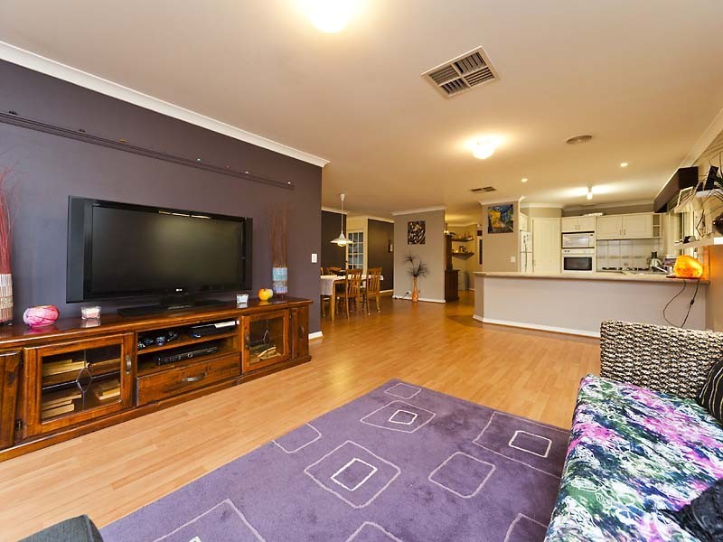 6 Parkland Trail, Canning Vale WA 6155