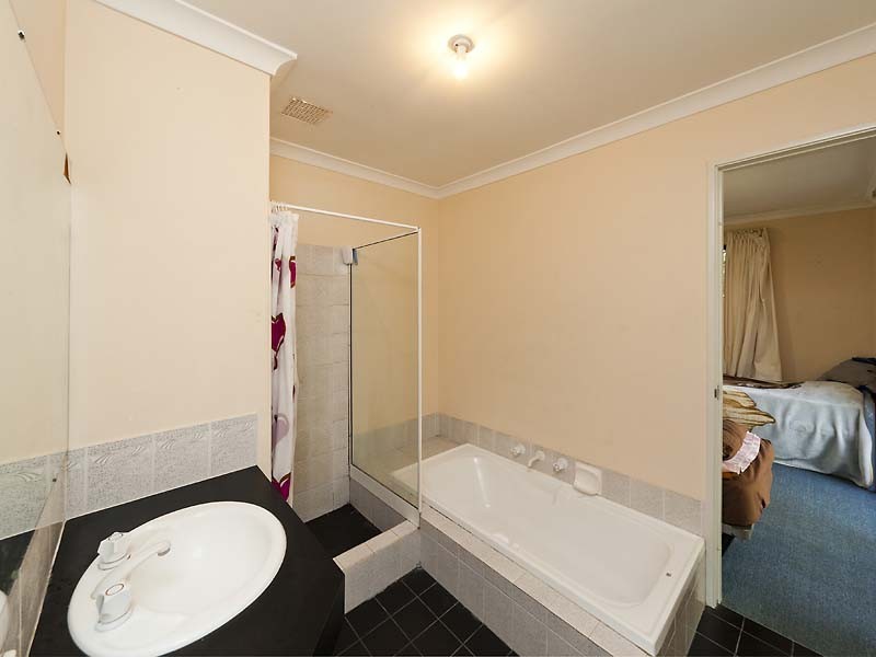 15 Werloo Court, Leda WA 6170