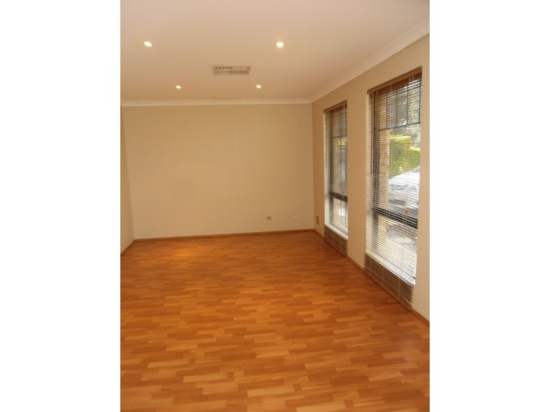 19 Vaucluse Cr, Ellenbrook WA 6069