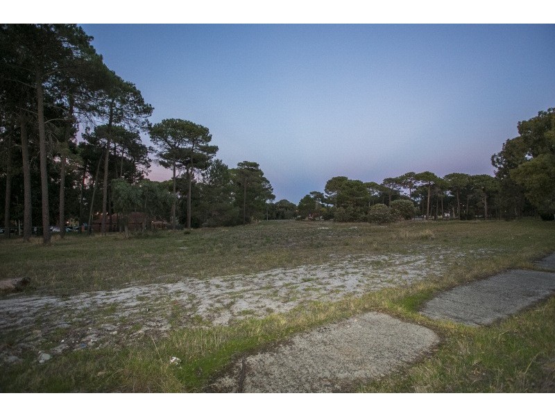 77 Walanna Drive, Karawara WA 6152