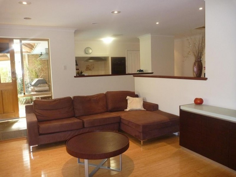 6 Valley Brook Drive, Caversham WA 6055