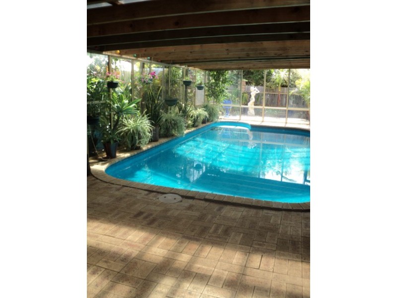 6 Valley Brook Drive, Caversham WA 6055