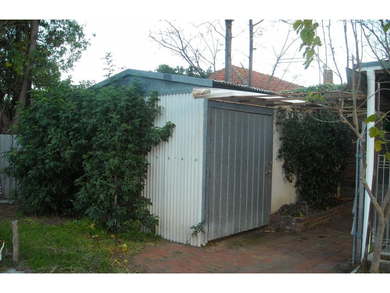 2 Kalara Way, Koongamia WA 6056