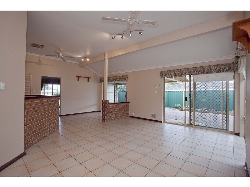19 Pinewood Pl, Beechboro WA 6063