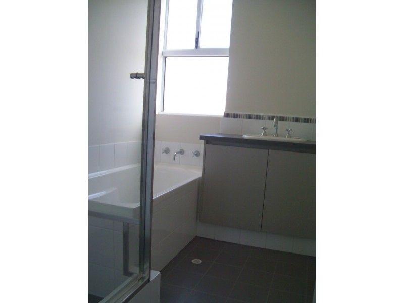 12 Summerville Boulevard, Caversham WA 6055