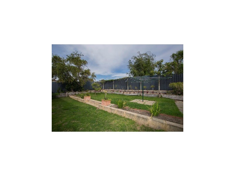 15 Ledger Street, Warnbro WA 6169
