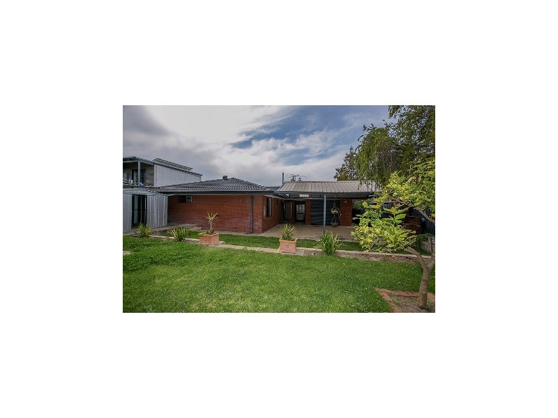 15 Ledger Street, Warnbro WA 6169