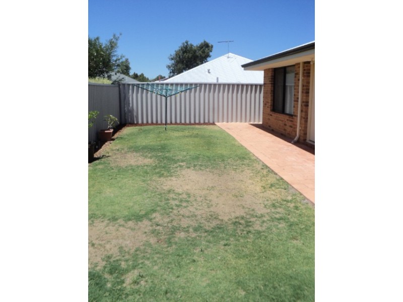 33 Fairywren Drive, Beechboro WA 6063