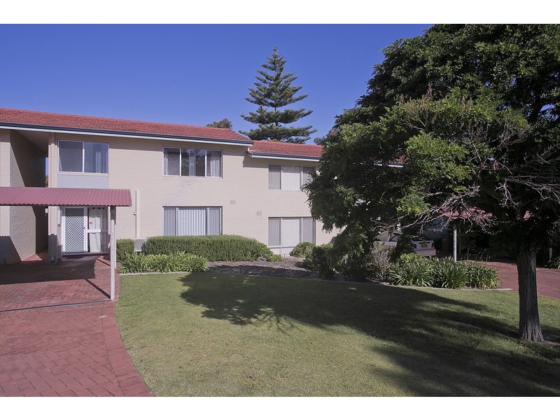32C Casserley Av, Girrawheen WA 6064