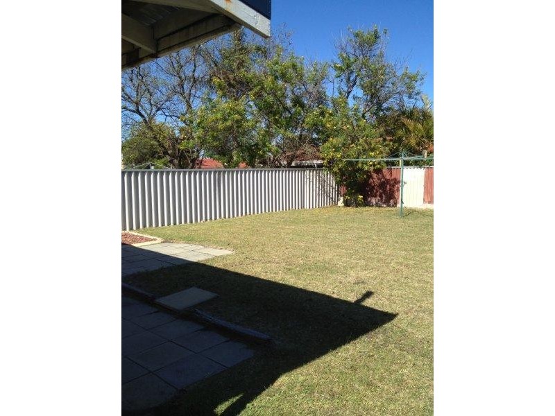 23B Mirrabooka, Girrawheen WA 6064