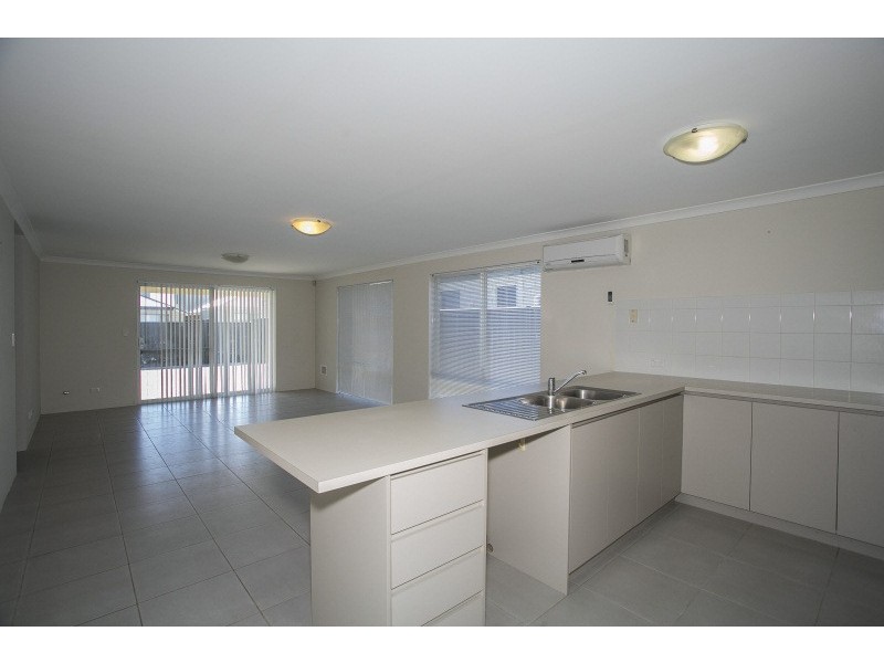 18 Summerville Boulevard, Caversham WA 6055