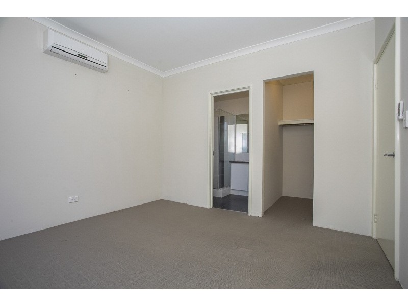 18 Summerville Boulevard, Caversham WA 6055