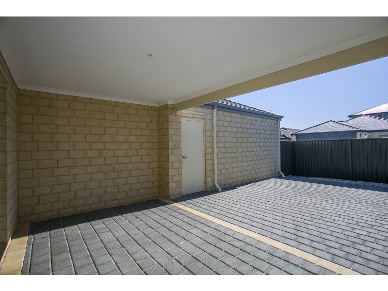 18 Summerville Boulevard, Caversham WA 6055
