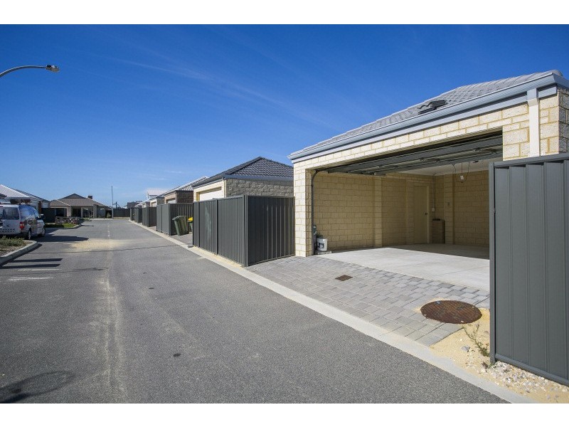 18 Summerville Boulevard, Caversham WA 6055