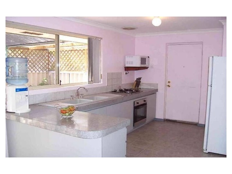8 Pikes Close, Caversham WA 6055