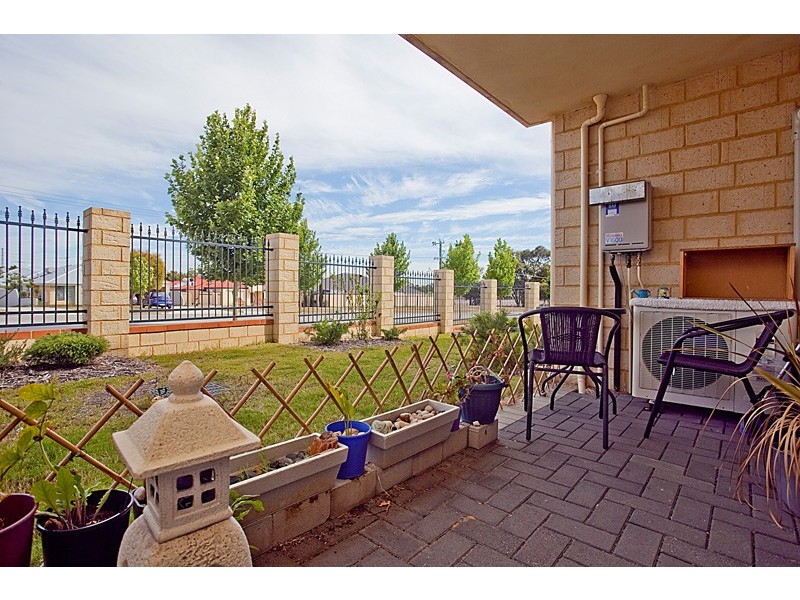 5/2 Towton Way, Langford WA 6147