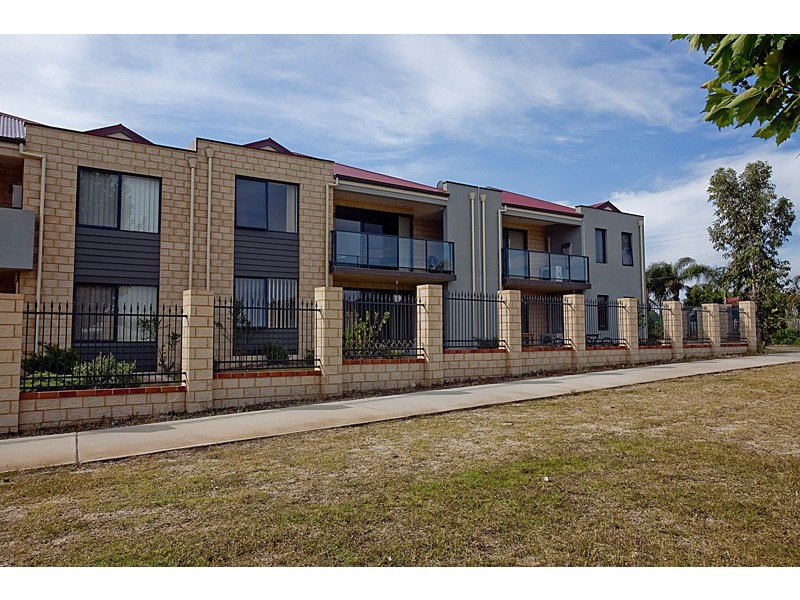 5/2 Towton Way, Langford WA 6147