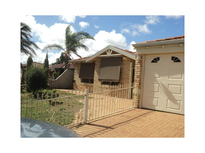 6 Monash Circle, Marangaroo WA 6064