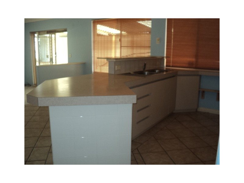 6 Monash Circle, Marangaroo WA 6064