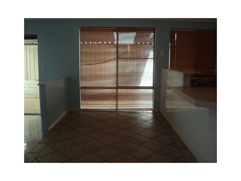 6 Monash Circle, Marangaroo WA 6064