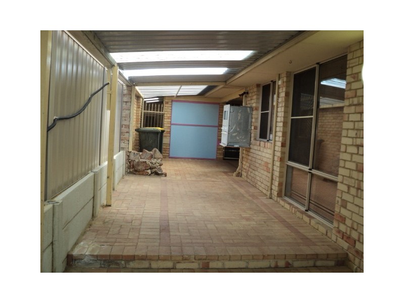 6 Monash Circle, Marangaroo WA 6064