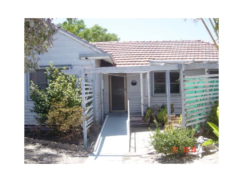 8 Kalara Way, Koongamia WA 6056