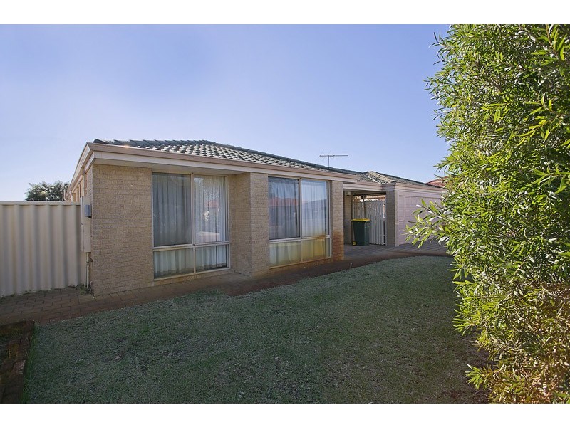 18 Pyrenees Court, Caversham WA 6055
