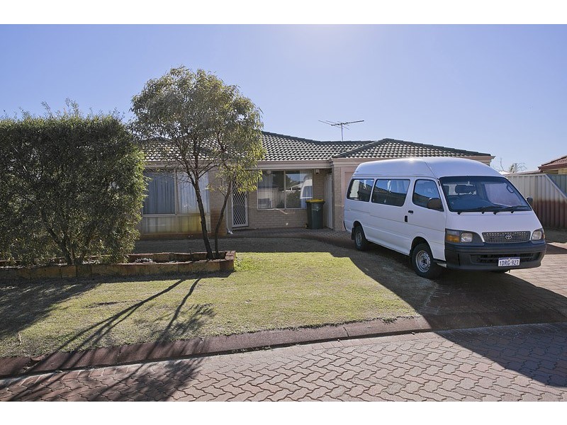 18 Pyrenees Court, Caversham WA 6055