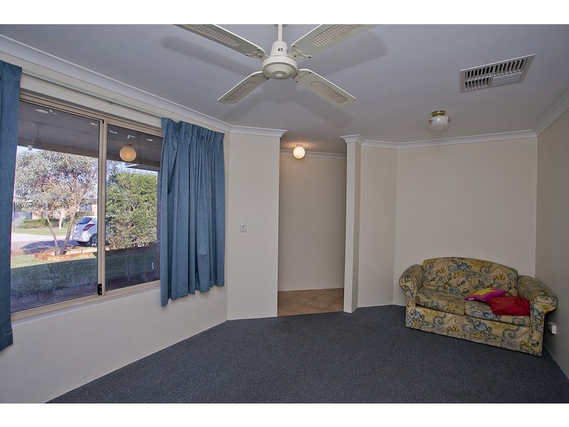 18 Pyrenees Court, Caversham WA 6055