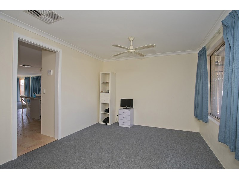18 Pyrenees Court, Caversham WA 6055