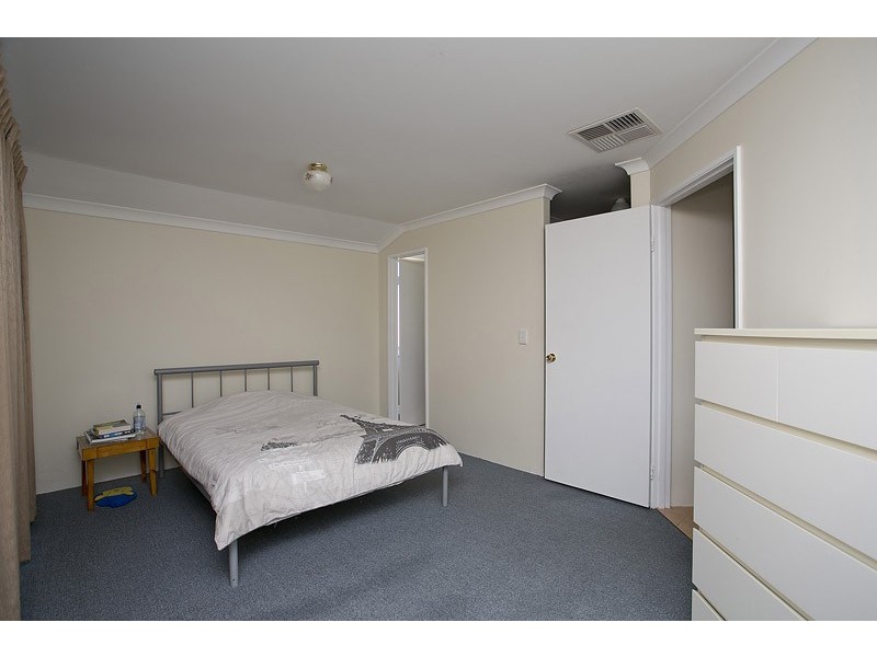 18 Pyrenees Court, Caversham WA 6055