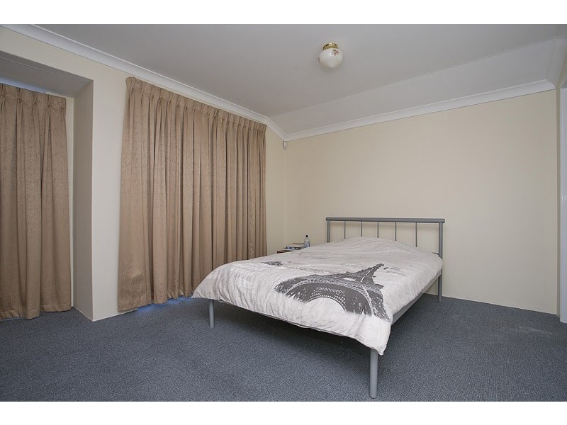 18 Pyrenees Court, Caversham WA 6055