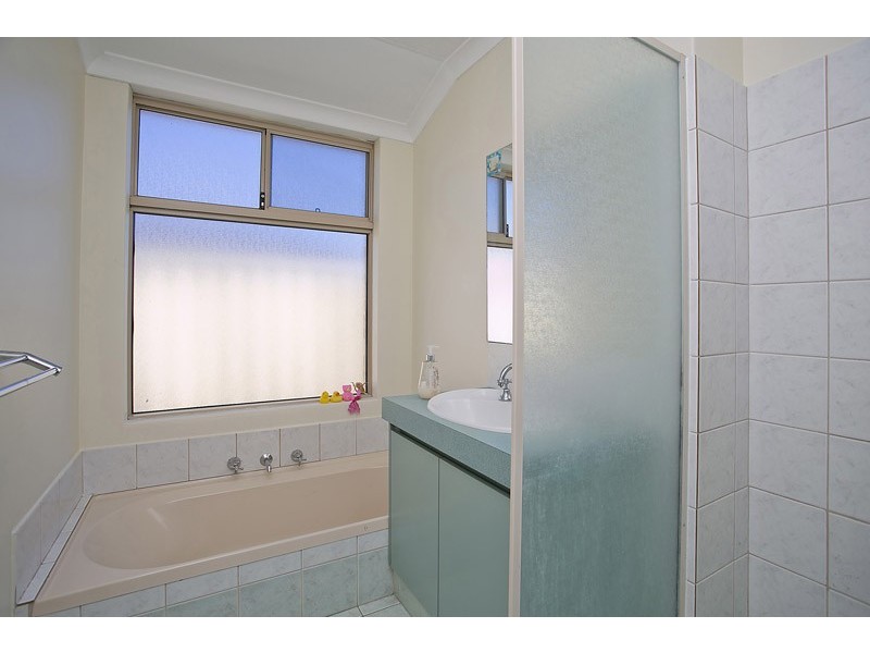 18 Pyrenees Court, Caversham WA 6055