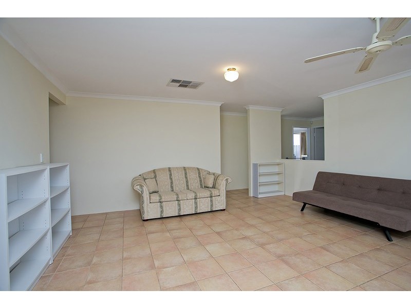 18 Pyrenees Court, Caversham WA 6055