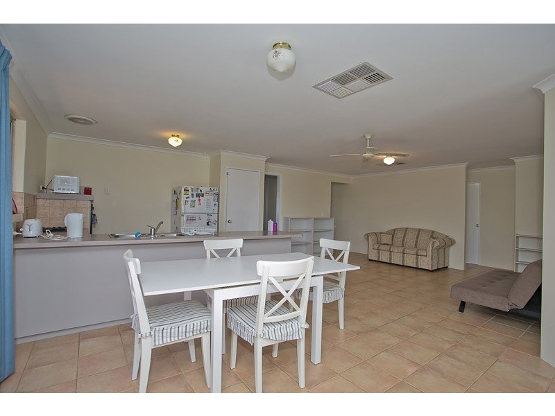 18 Pyrenees Court, Caversham WA 6055