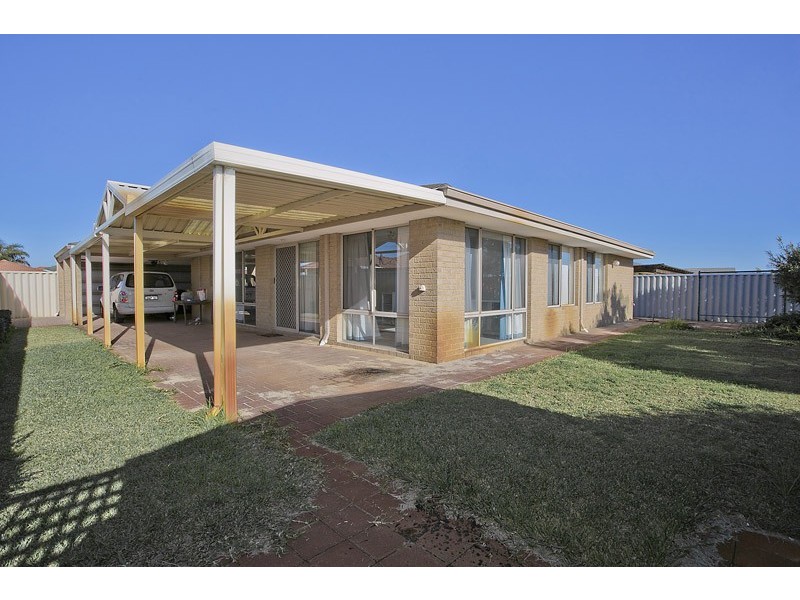 18 Pyrenees Court, Caversham WA 6055