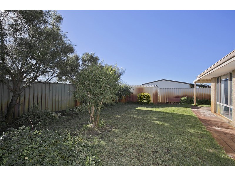 18 Pyrenees Court, Caversham WA 6055