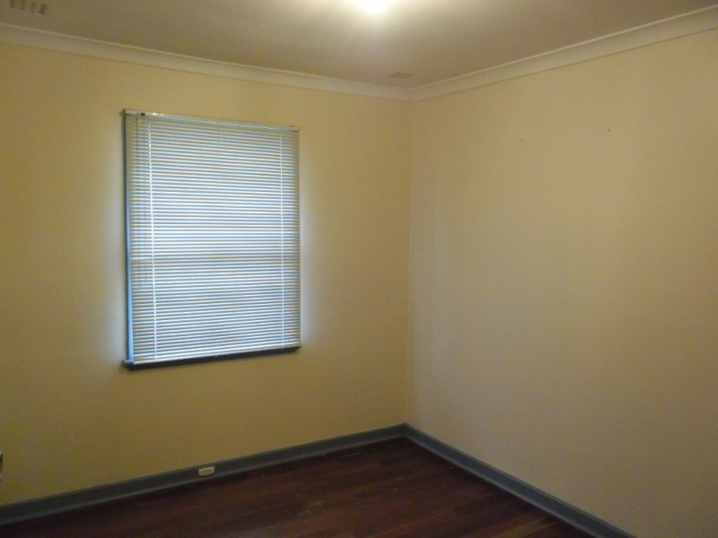 13 Caladenia Way, Koongamia WA 6056