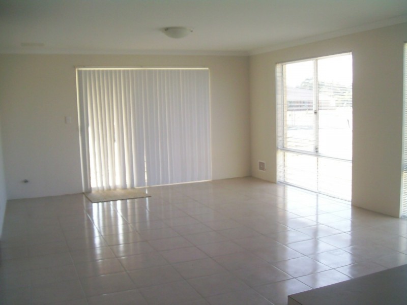 12 Summerville Boulevarde, Caversham WA 6055