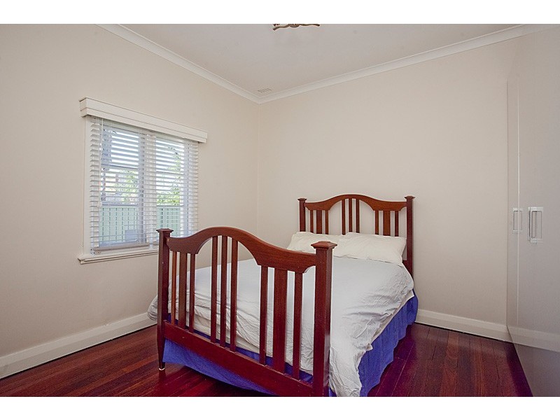 14 Releigh Road, Bayswater WA 6053