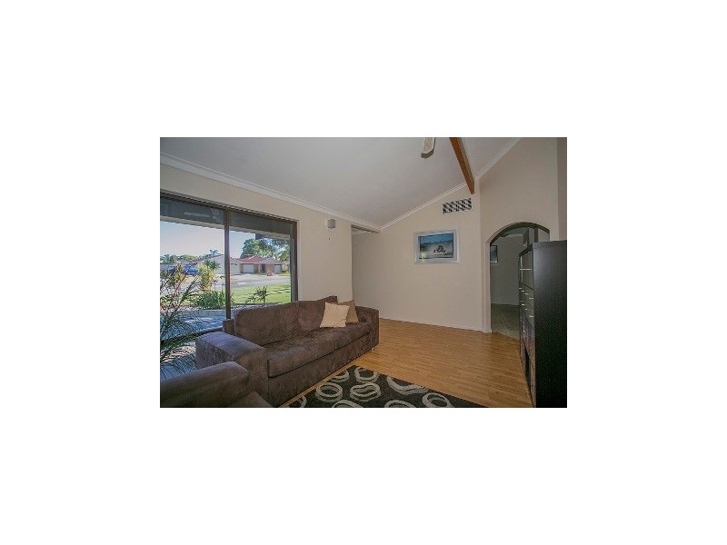 9 Thorburn Ave, Beechboro WA 6063