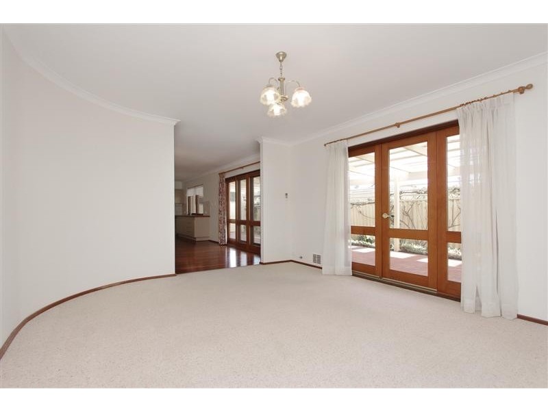 8B Holmesdale Road, Woodbridge WA 6056